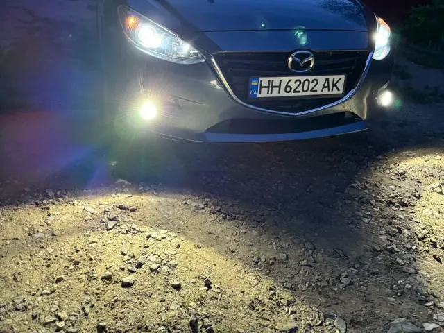 Mazda 3 - фото 2