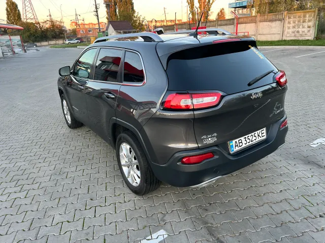 Jeep Cherokee - фото 3