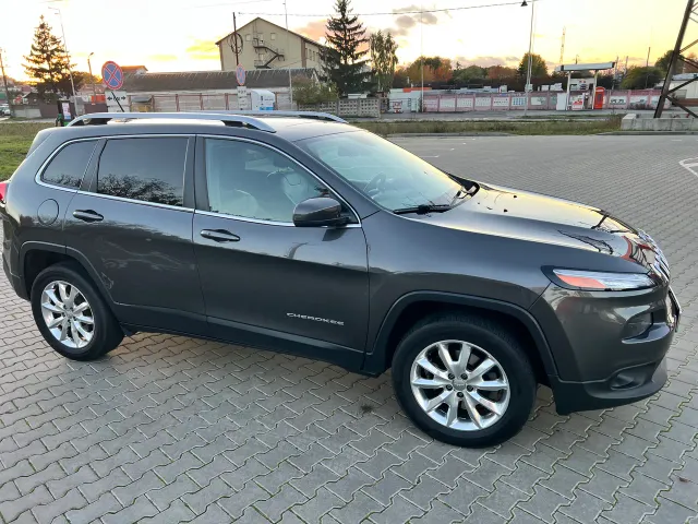 Jeep Cherokee - фото 2