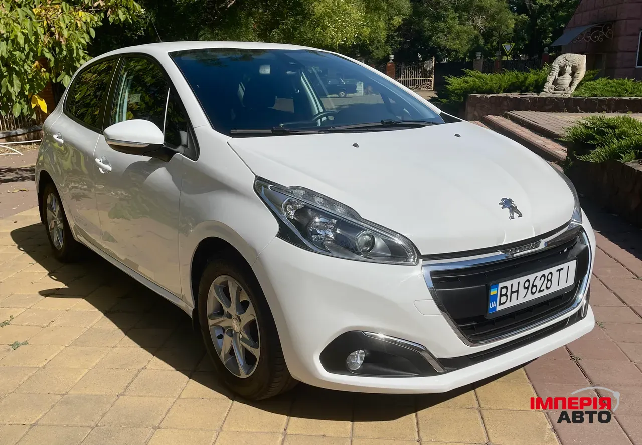 Peugeot 208 - фото 1