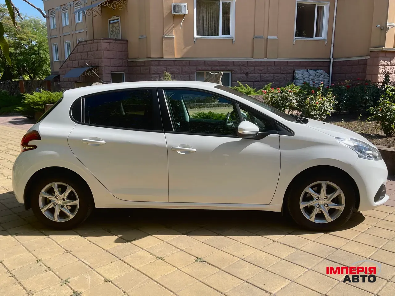 Peugeot 208 - фото 6