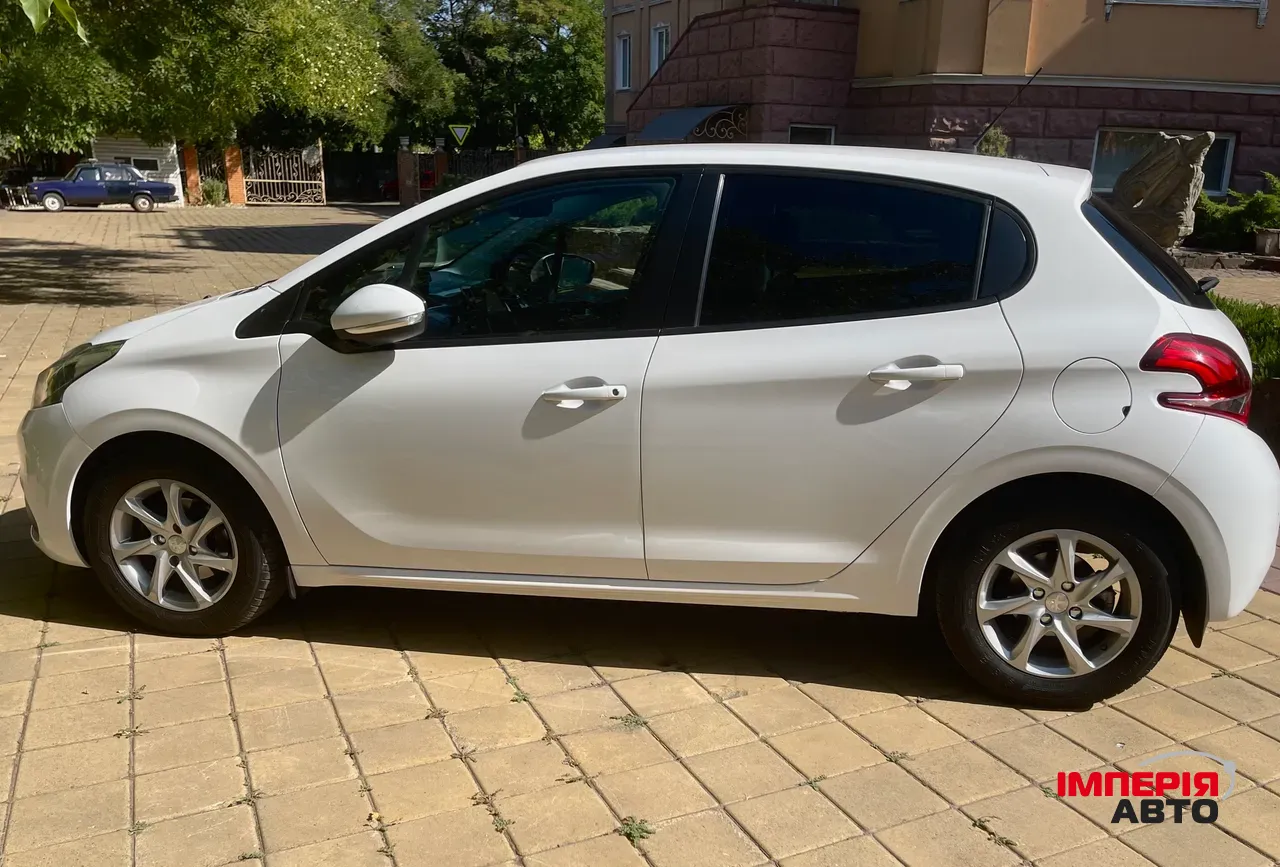 Peugeot 208 - фото 7