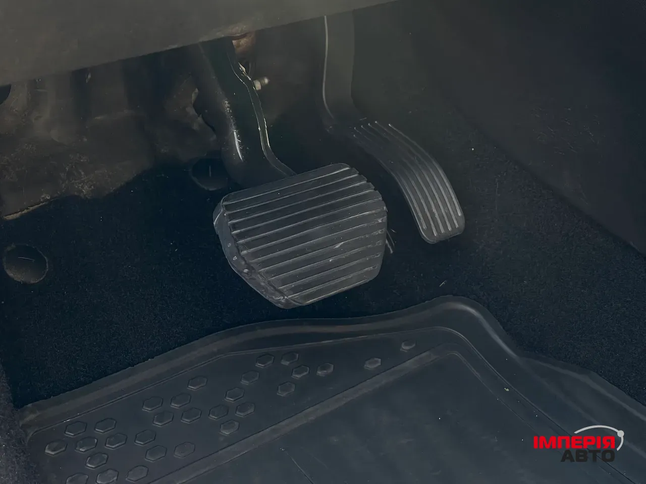 Peugeot 208 - фото 9