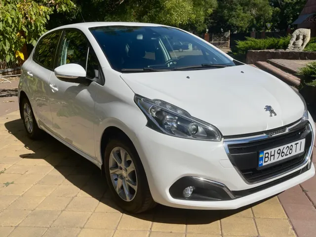 Peugeot 208 - фото 1