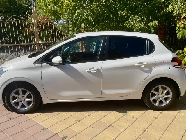 Peugeot 208 - фото 3