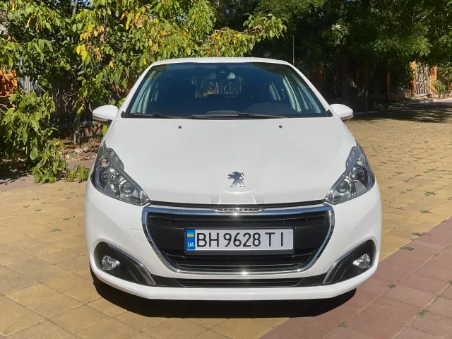 Peugeot 208 - фото 2