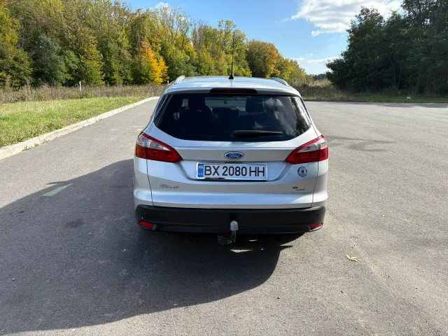 Ford Focus - фото 5