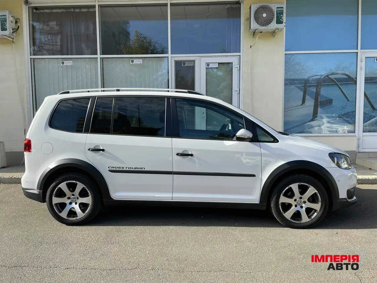 Volkswagen Touran - фото 5
