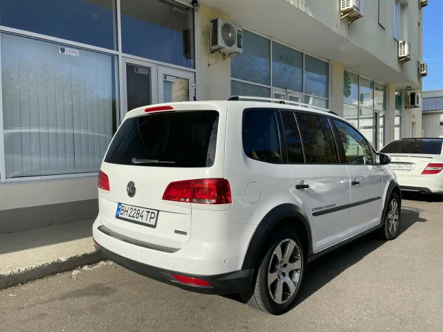 Volkswagen Touran - фото 4