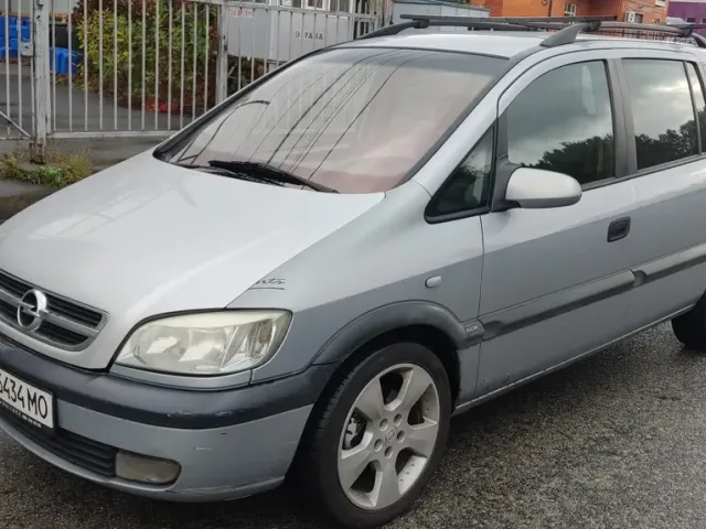 Opel Zafira - фото 1