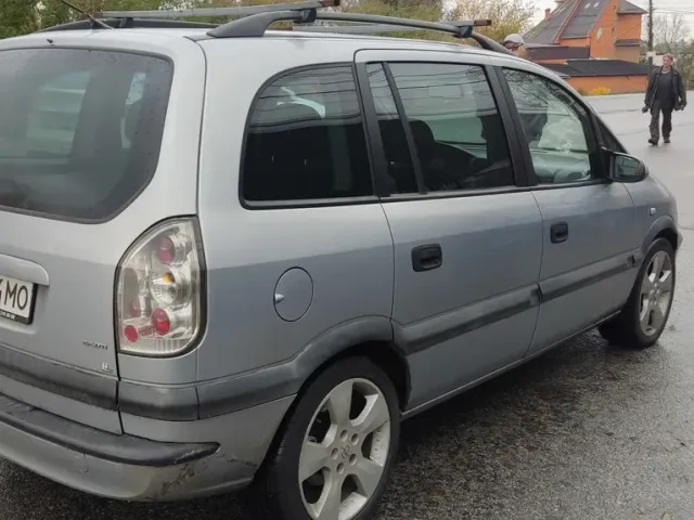 Opel Zafira - фото 4