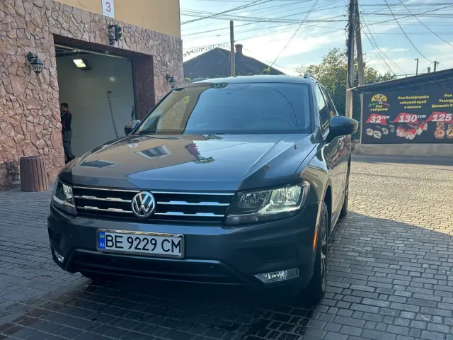 Volkswagen Tiguan - фото 1