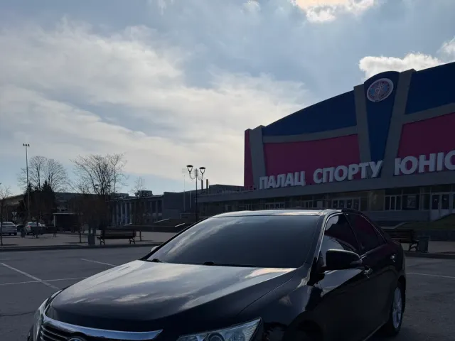 Toyota Camry - фото 3