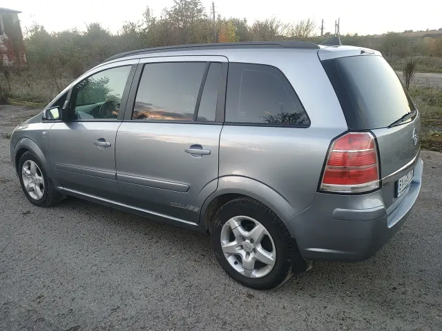 Opel Zafira - фото 5