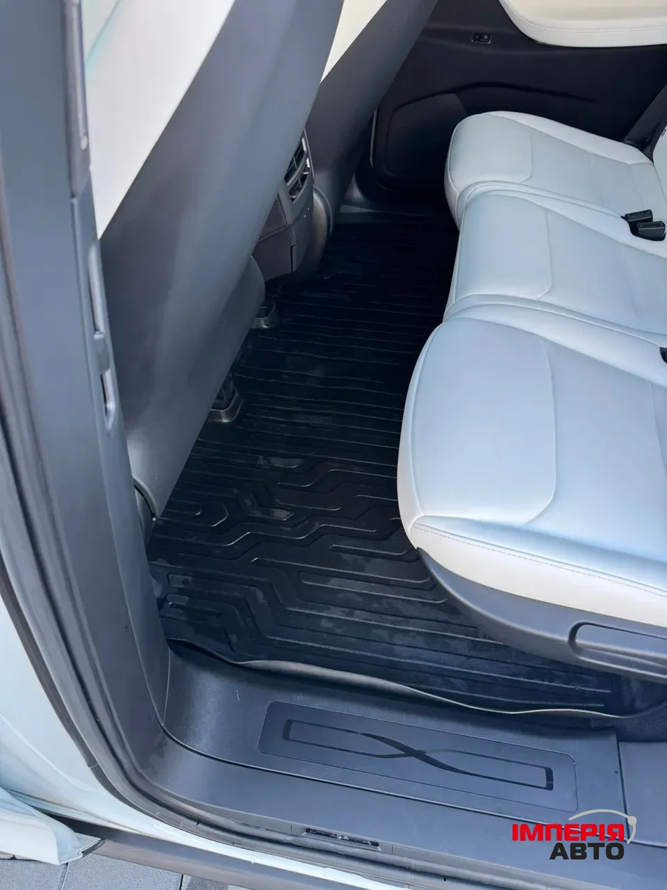 Tesla Model X - фото 8