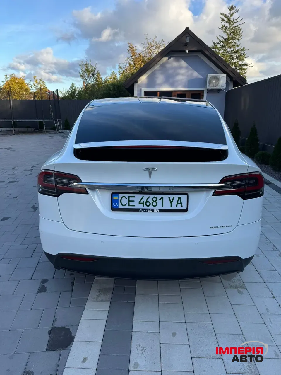 Tesla Model X - фото 11