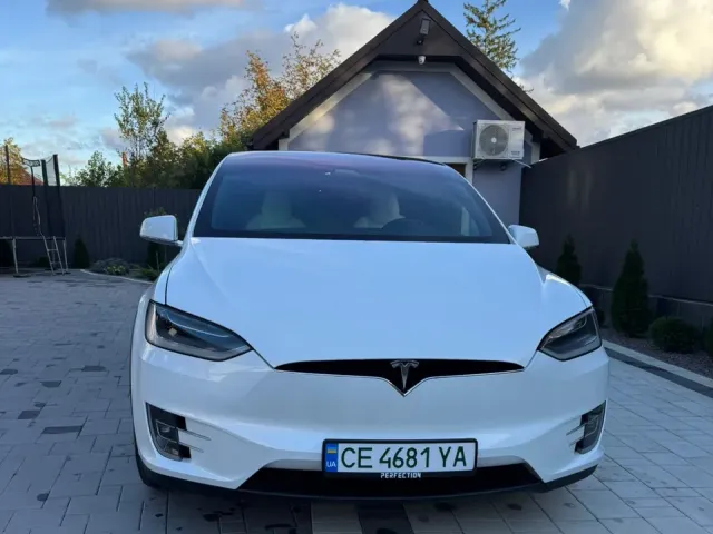 Tesla Model X - фото 1