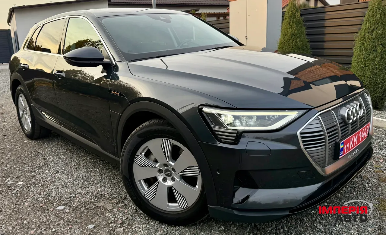 Audi e-tron - фото 12