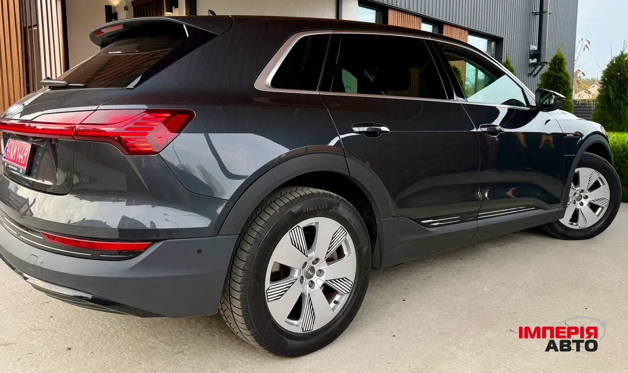 Audi e-tron - фото 23