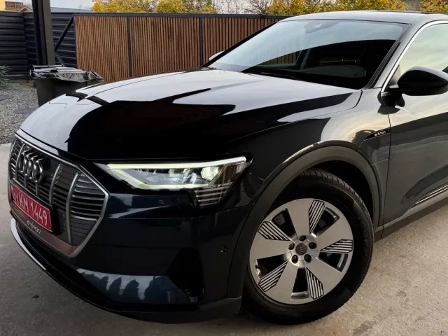 Audi e-tron - фото 2