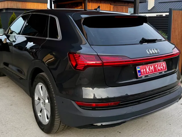 Audi e-tron - фото 3