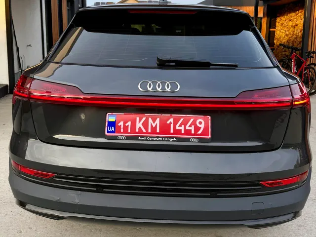 Audi e-tron - фото 4
