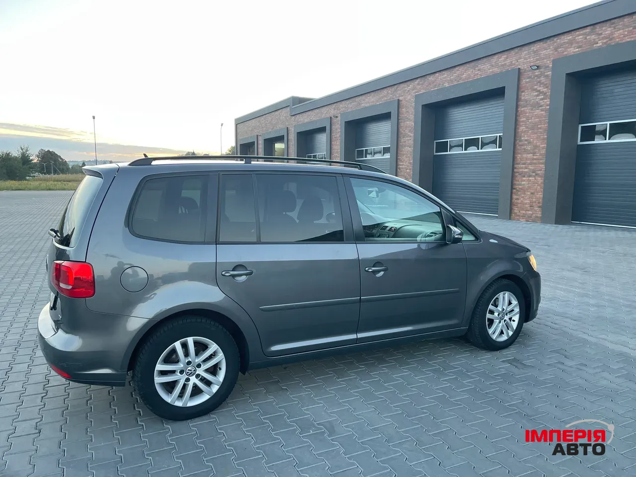 Volkswagen Touran - фото 5