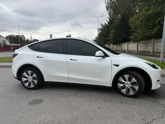 Tesla Model Y - фото 4