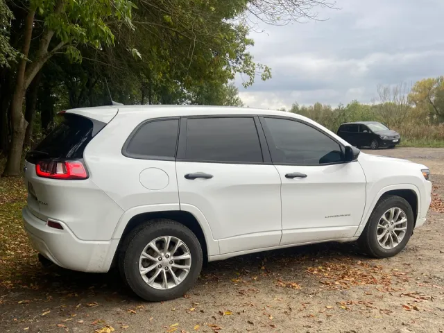 Jeep Cherokee - фото 2
