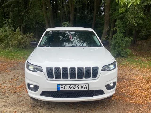 Jeep Cherokee - фото 3