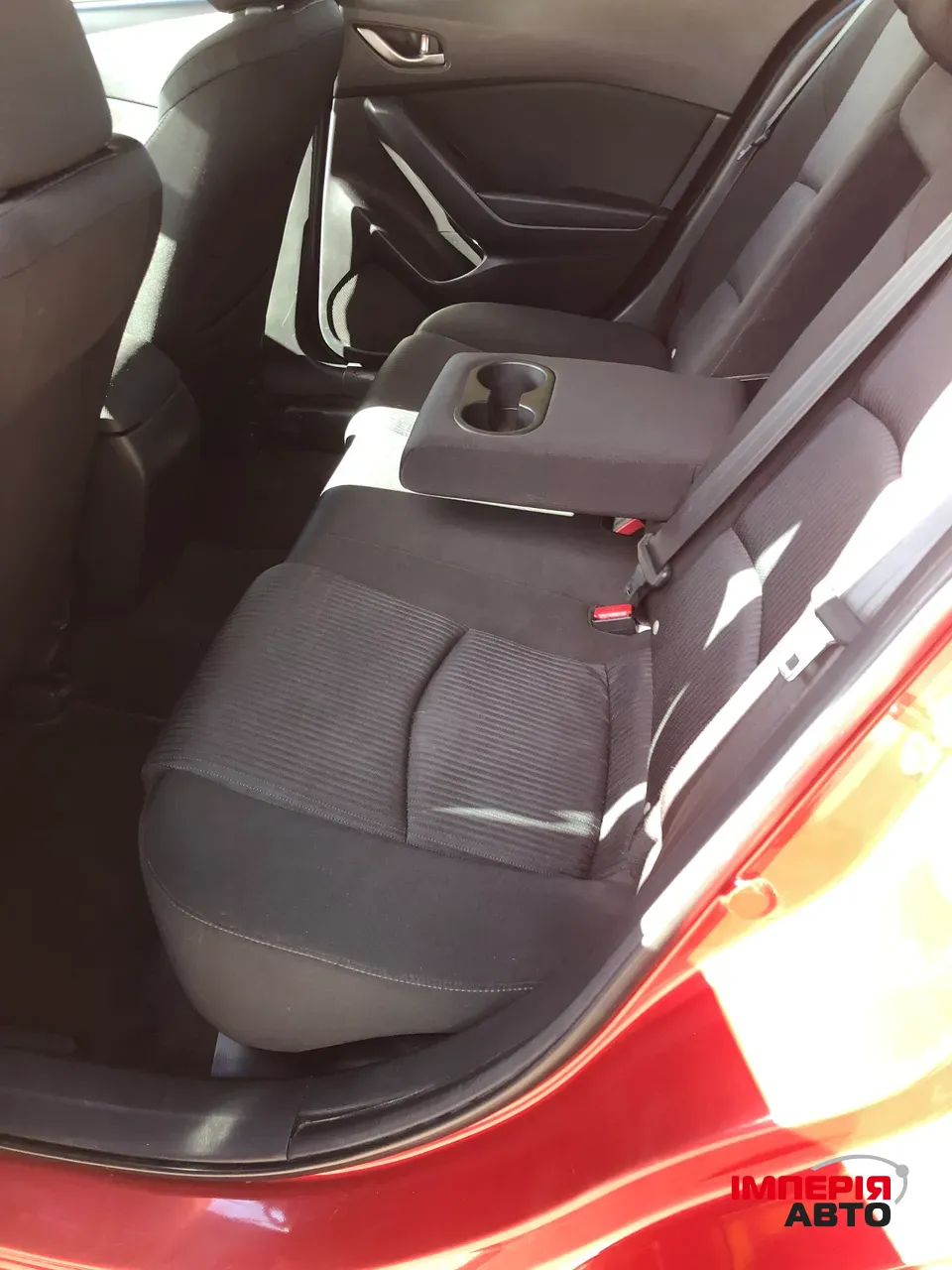 Mazda 3 - фото 8