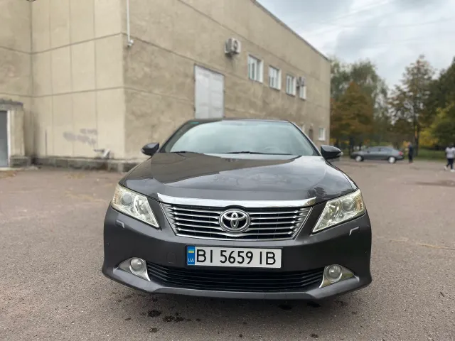 Toyota Camry - фото 2