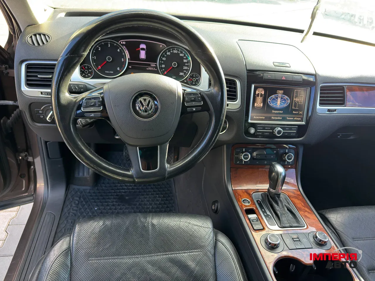Volkswagen Touareg - фото 12