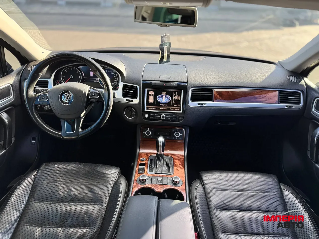 Volkswagen Touareg - фото 8