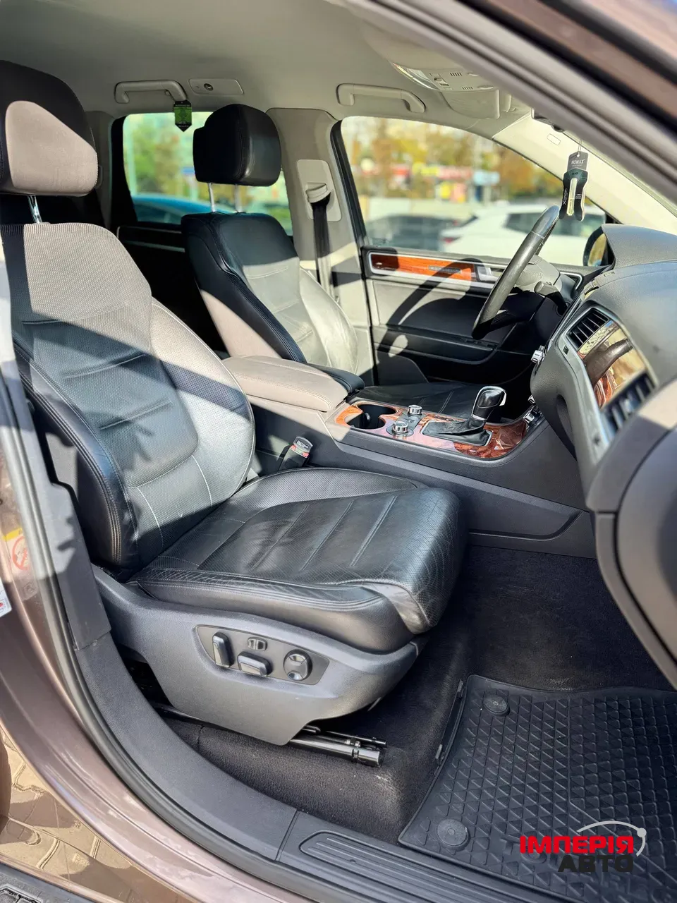 Volkswagen Touareg - фото 10