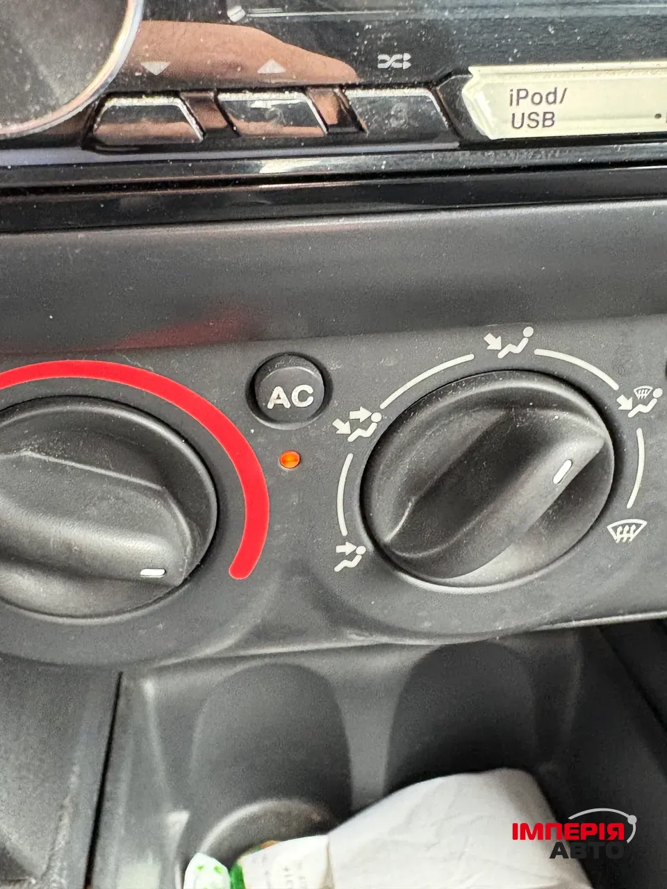 Renault Clio - фото 12