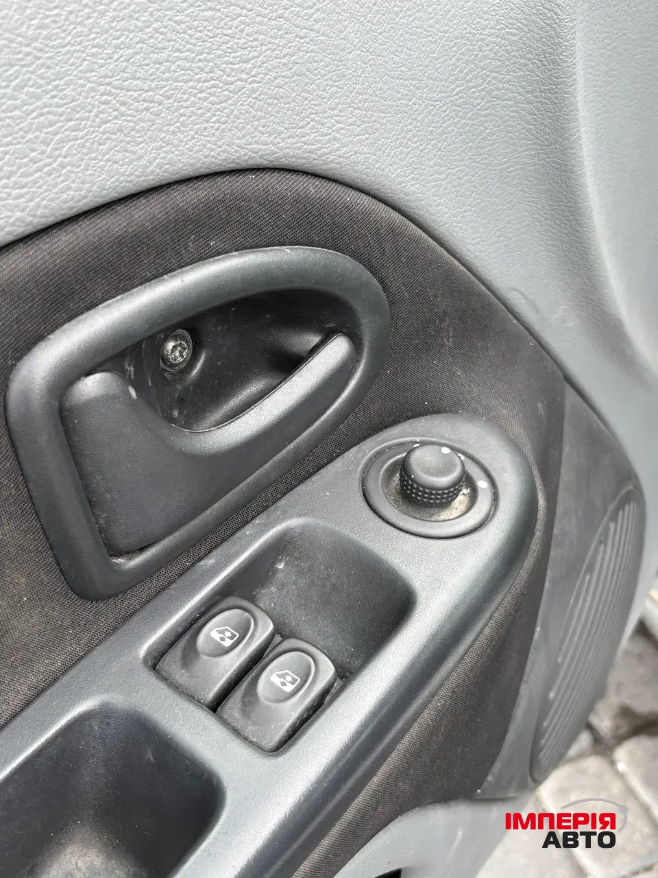 Renault Clio - фото 14