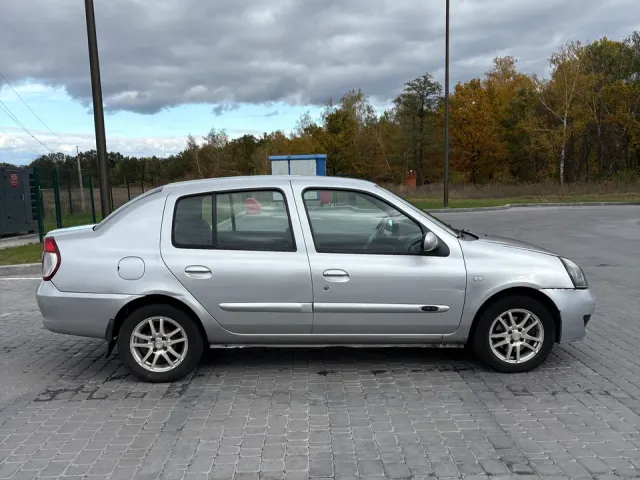 Renault Clio - фото 5