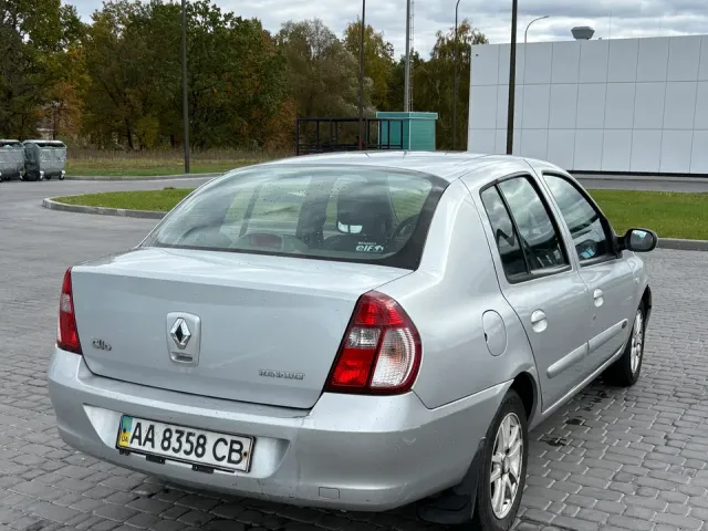Renault Clio - фото 4