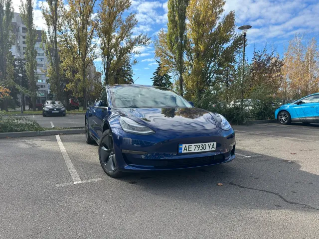 Tesla Model 3 - фото 1