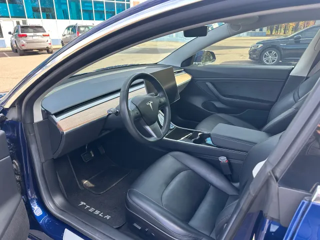 Tesla Model 3 - фото 3