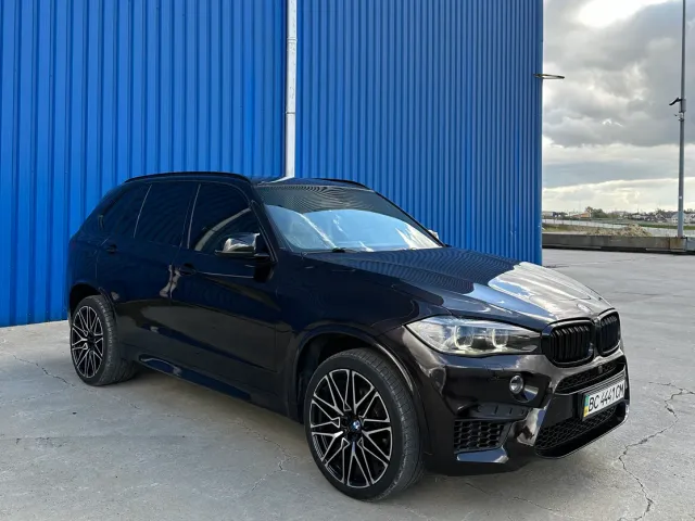 BMW X5 - фото 1
