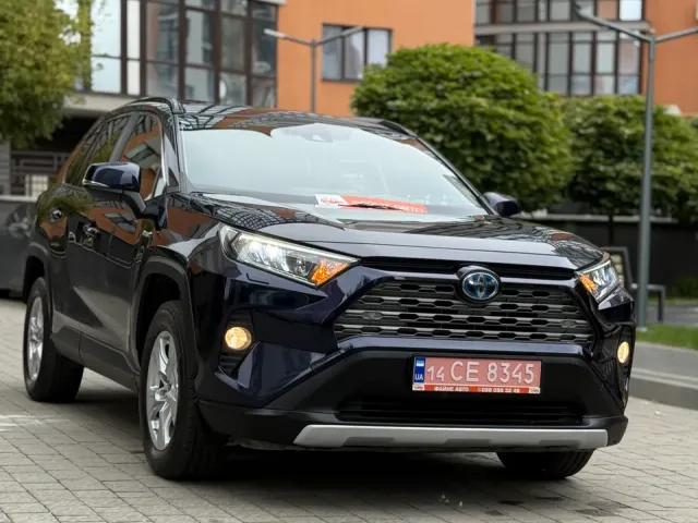 Toyota RAV4 - фото 5