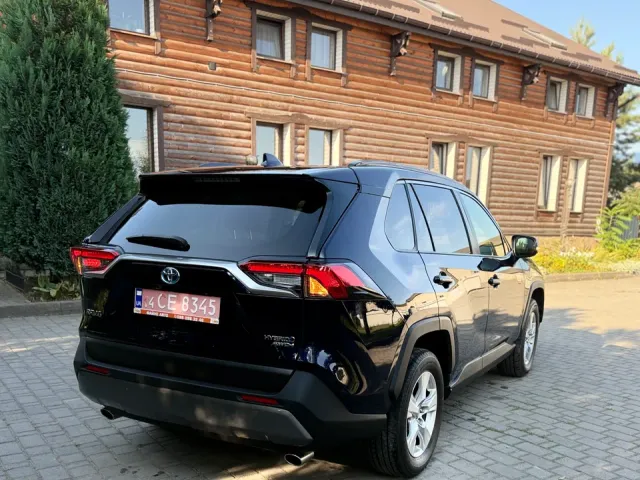 Toyota RAV4 - фото 2