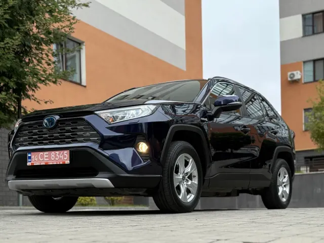 Toyota RAV4 - фото 4