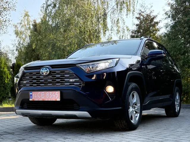Toyota RAV4 - фото 3