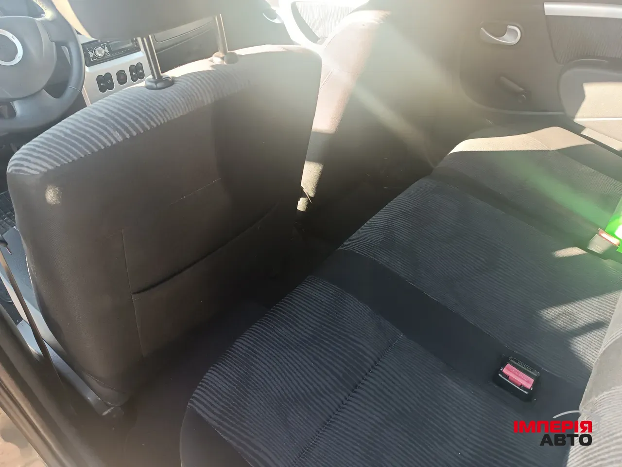 Dacia Logan - фото 8