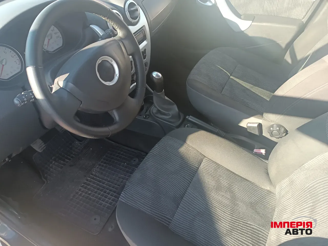 Dacia Logan - фото 11