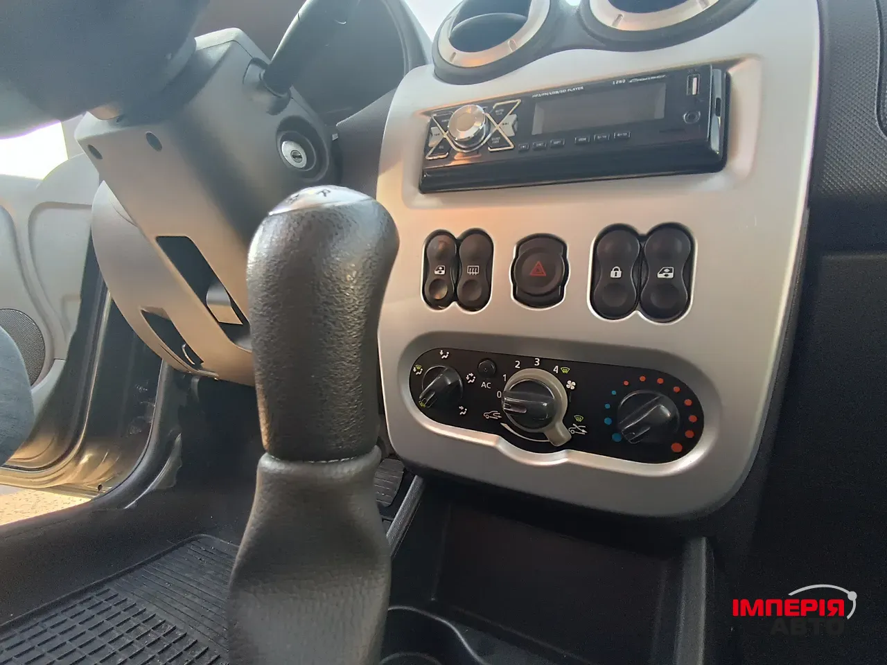 Dacia Logan - фото 16