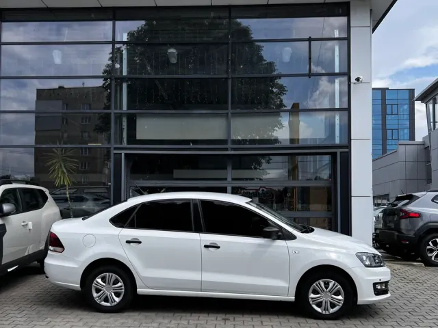 Volkswagen Polo - фото 4